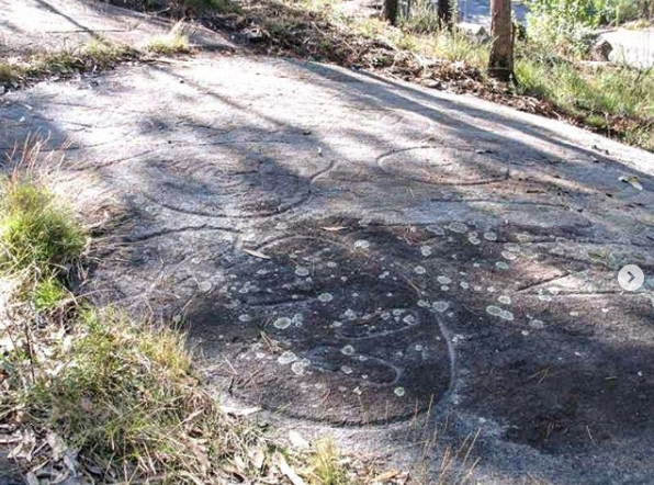 Petroglifos da Laxa da Sartaña – Queiruga